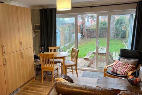 4 bedroom house share to rent, Rushmead Close