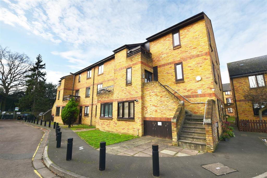 St. Stephens Road, Hounslow 2 bed flat £1,195 pcm (£276 pw)
