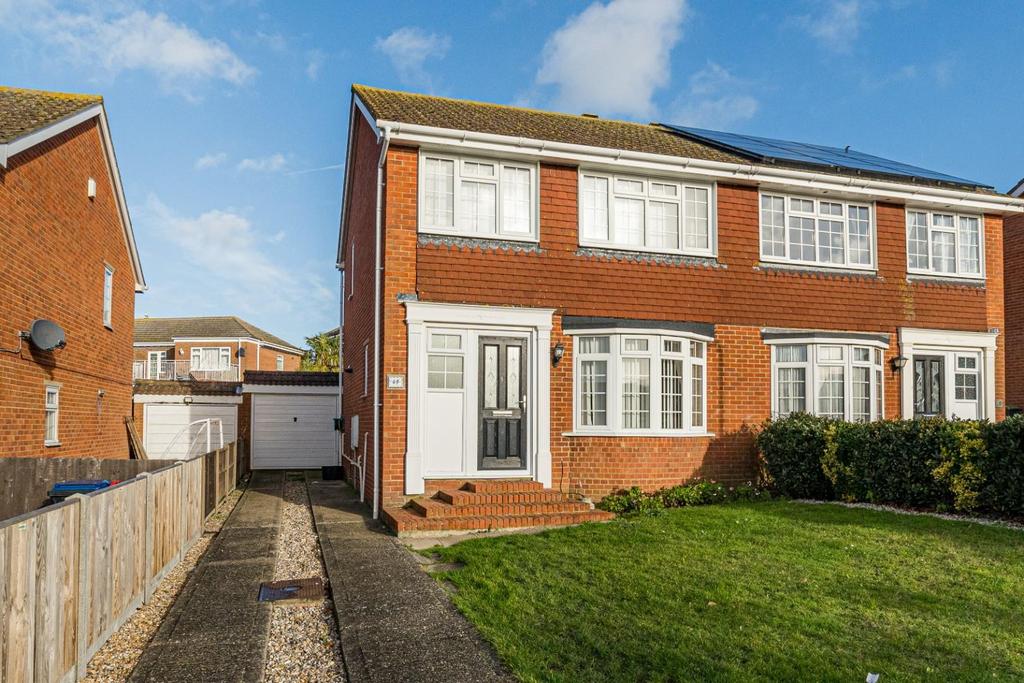 Shamrock Avenue, Whitstable 3 bed semidetached house £359,995