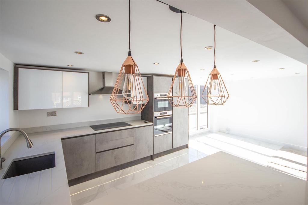 Kitchen 2.jpg