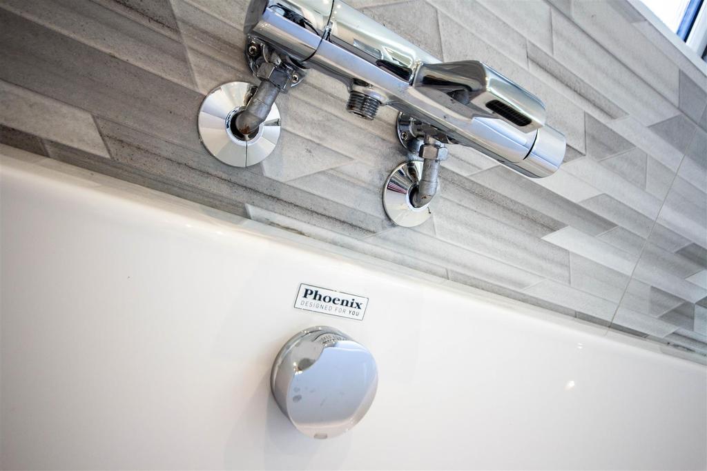 Bathroom 1.jpg
