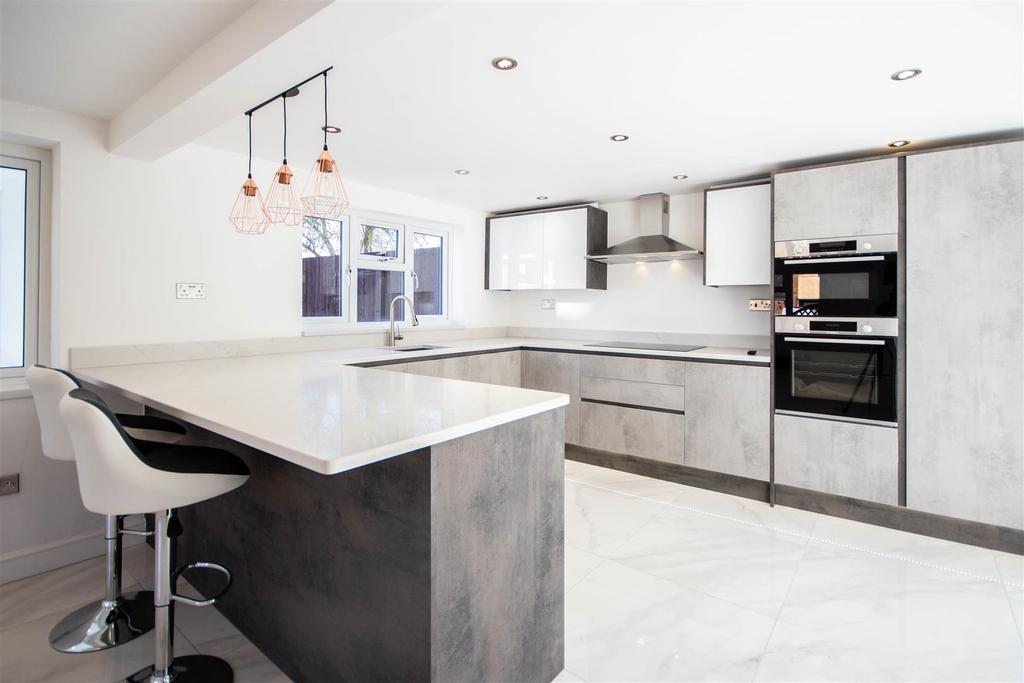 Kitchen 3.jpg