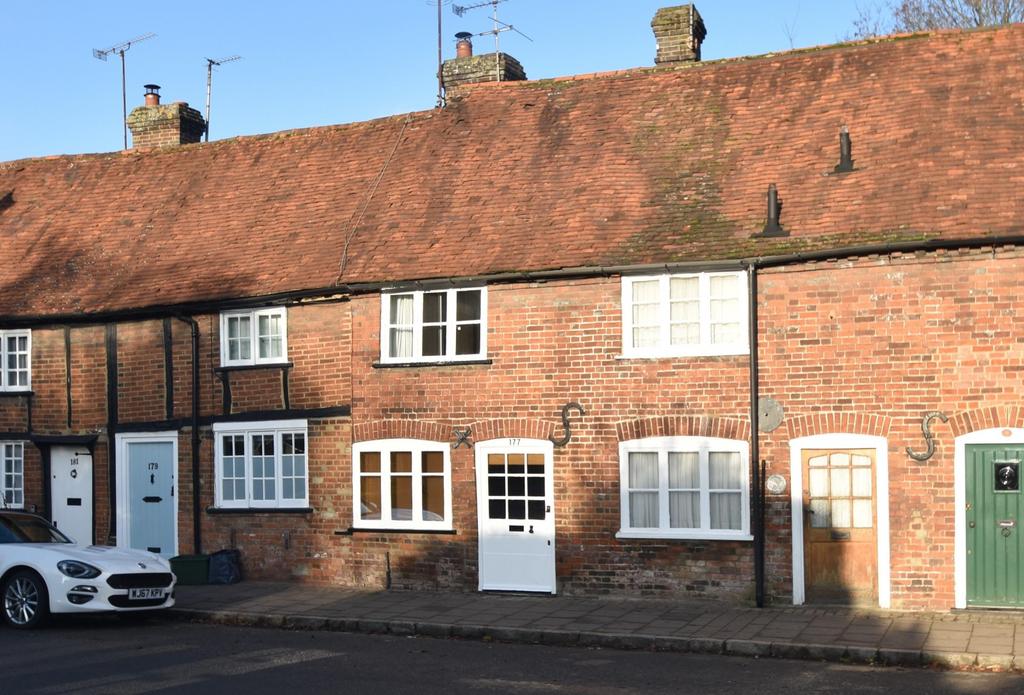 High Street, Amersham, HP7 2 bed terraced house £475,000