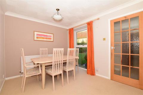 12 Ashdown Crescent, New Romney, TN28 8EU