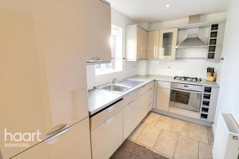 2 bedroom apartment to rent, London Road, Romford