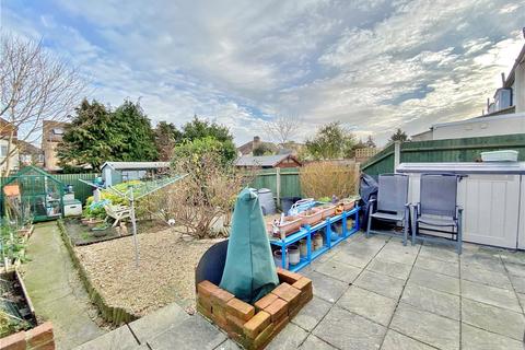 41 Hall Farm Drive, Twickenham, TW2 7PG