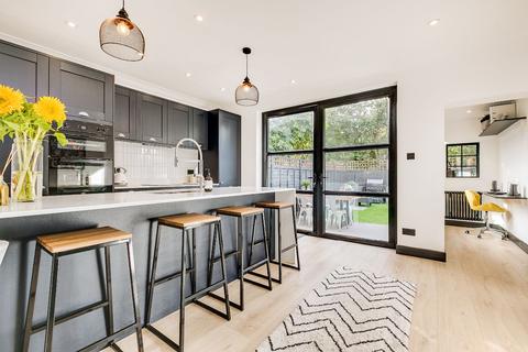 37 Ailsa Avenue, Twickenham, TW1 1NF