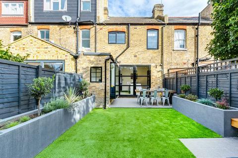 37 Ailsa Avenue, Twickenham, TW1 1NF