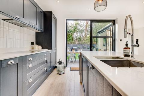 37 Ailsa Avenue, Twickenham, TW1 1NF