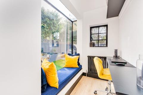 37 Ailsa Avenue, Twickenham, TW1 1NF