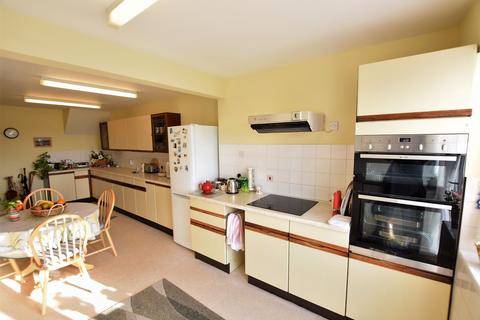 71 Crossways, Jaywick, Clacton-on-sea, CO15 2NG