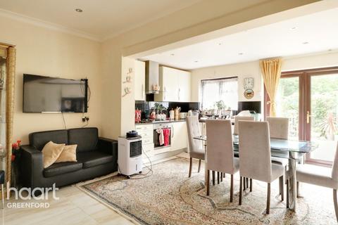 66 Sunley Gardens, Perivale, Greenford, UB6 7PE