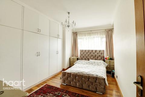 66 Sunley Gardens, Perivale, Greenford, UB6 7PE