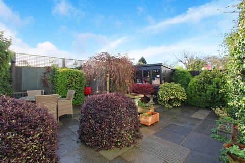31 Queen Annes Gardens, Ealing, London, W5 5QD