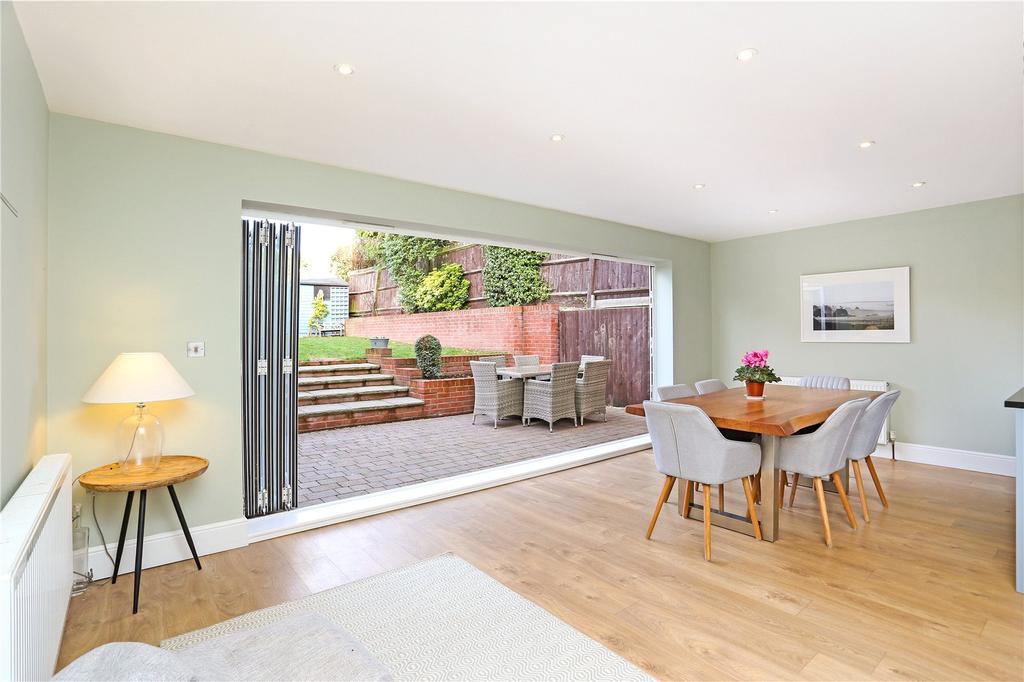 Hogshill Lane, Cobham, Surrey, KT11 4 bed end of terrace house £875,000