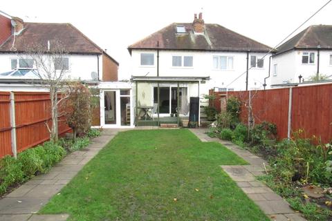17 Burleigh Avenue, Wallington, SM6 7JQ