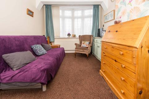 17 Burleigh Avenue, Wallington, SM6 7JQ