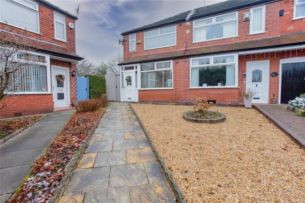 Neilston Avenue, Manchester, M40 2 bed end of terrace house £140,000