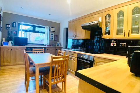 8 Headley Rise, Shirley, Solihull, B90 3QL