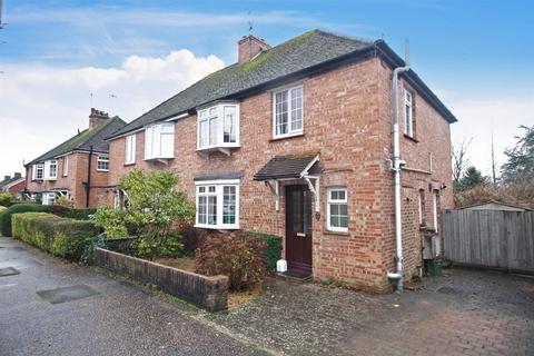 32 Hillside, Horsham, RH12 1NG
