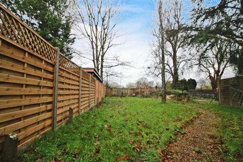 32 Hillside, Horsham, RH12 1NG