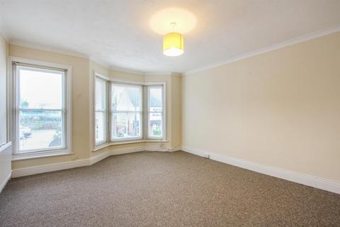 2 bedroom flat to rent, Cromwell Road, Whitstable