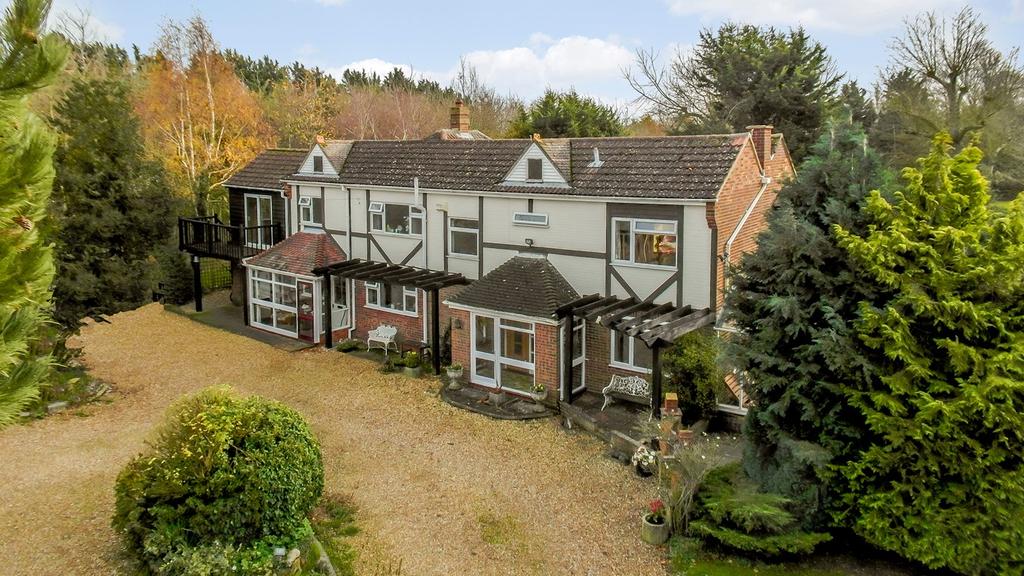 Astwick, Stotfold, Hitchin, SG5 6 bed detached house £1,200,000