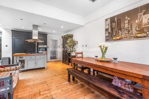7 Thornsbeach Road, London, SE6 1DY