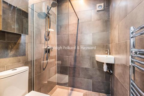 7 Thornsbeach Road, London, SE6 1DY