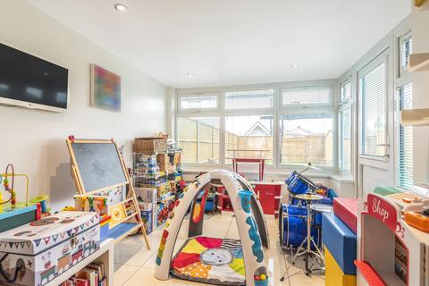 32 Oxford Gardens, Denham, Uxbridge, UB9 4ED