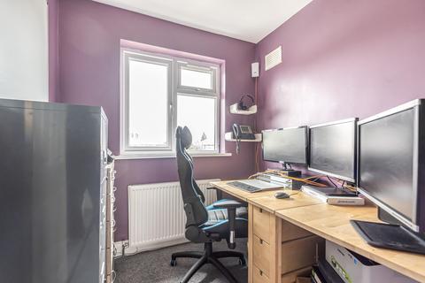 32 Oxford Gardens, Denham, Uxbridge, UB9 4ED