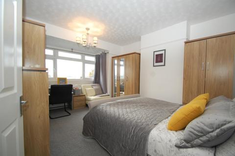32 Oxford Gardens, Denham, Uxbridge, UB9 4ED