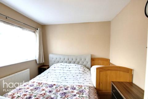 28 Eclipse Road, London, E13 8LX
