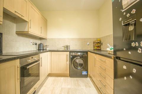 2 bedroom flat to rent, Royal Crescent, Newbury Park, IG2