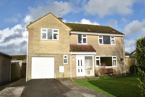 8 Elm Drive, Wincanton, BA9 9EZ