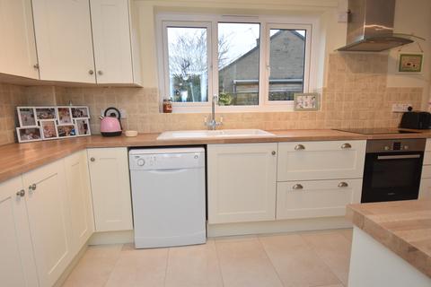 8 Elm Drive, Wincanton, BA9 9EZ