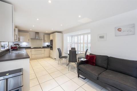 14 Abrahams Close, Amersham, HP7 9FA
