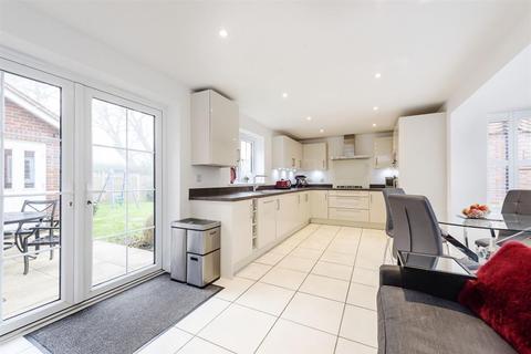 14 Abrahams Close, Amersham, HP7 9FA