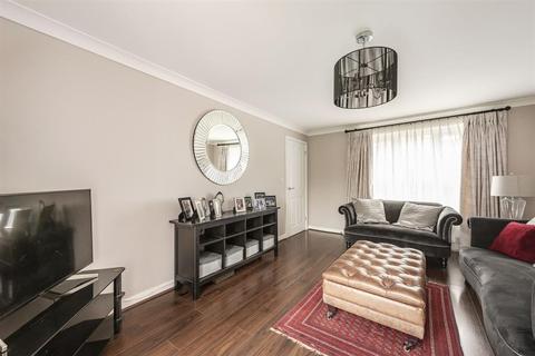 14 Abrahams Close, Amersham, HP7 9FA