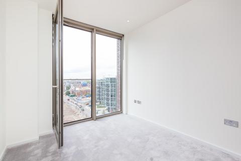 2 bedroom apartment to rent, Capital Building, Embassy Gardens, London, SW11