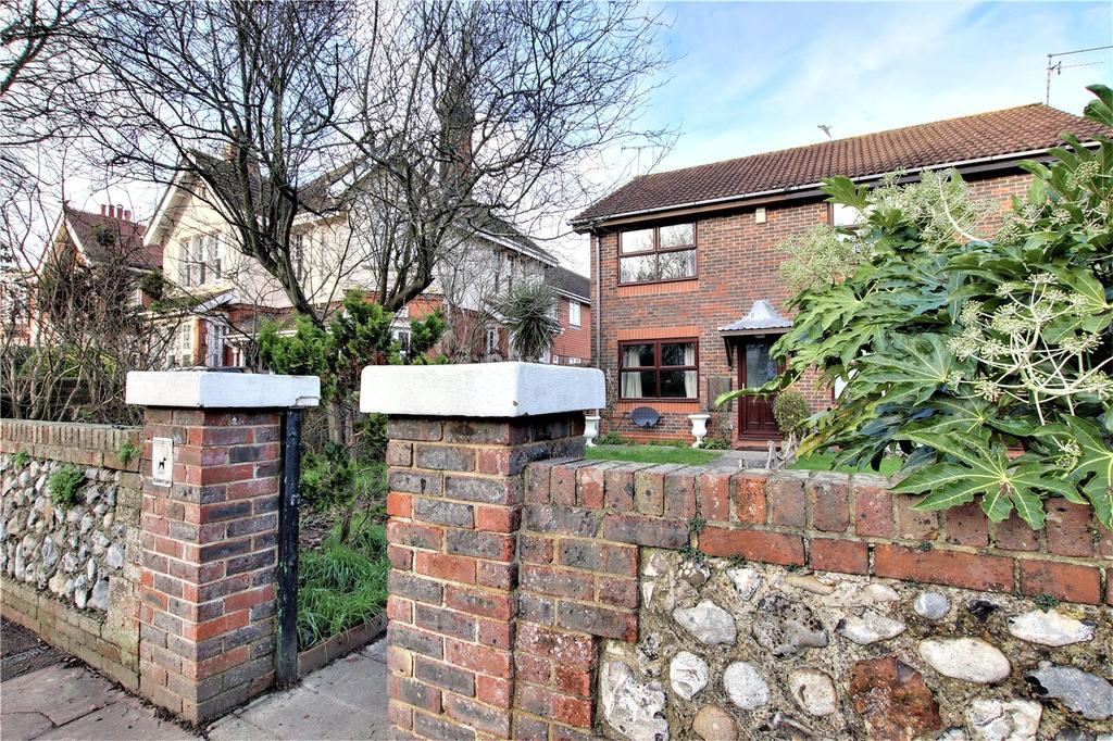 Beech Gardens, Bulkington Avenue, Worthing, West Sussex, BN14 2 bed end
