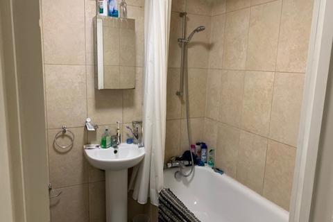 Flat 1, Ellum House, 20 Wallingford Road, Uxbridge, UB8 2FG