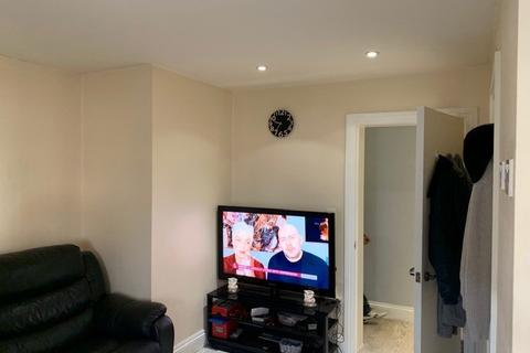 Flat 1, Ellum House, 20 Wallingford Road, Uxbridge, UB8 2FG