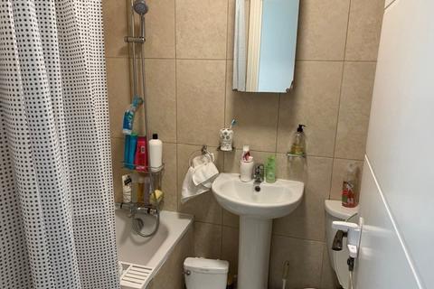 Flat 1, Ellum House, 20 Wallingford Road, Uxbridge, UB8 2FG