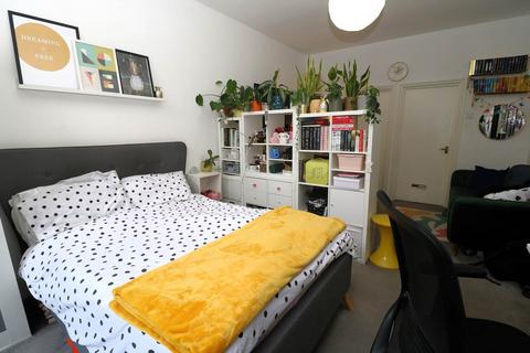 Studio to rent, Crouch Hill, Islington
