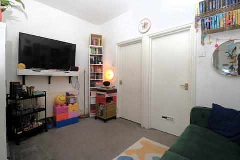 Studio to rent, Crouch Hill, Islington