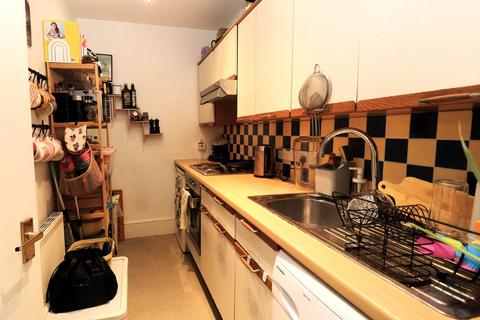 Studio to rent, Crouch Hill, Islington