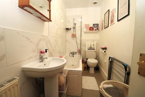 Studio to rent, Crouch Hill, Islington