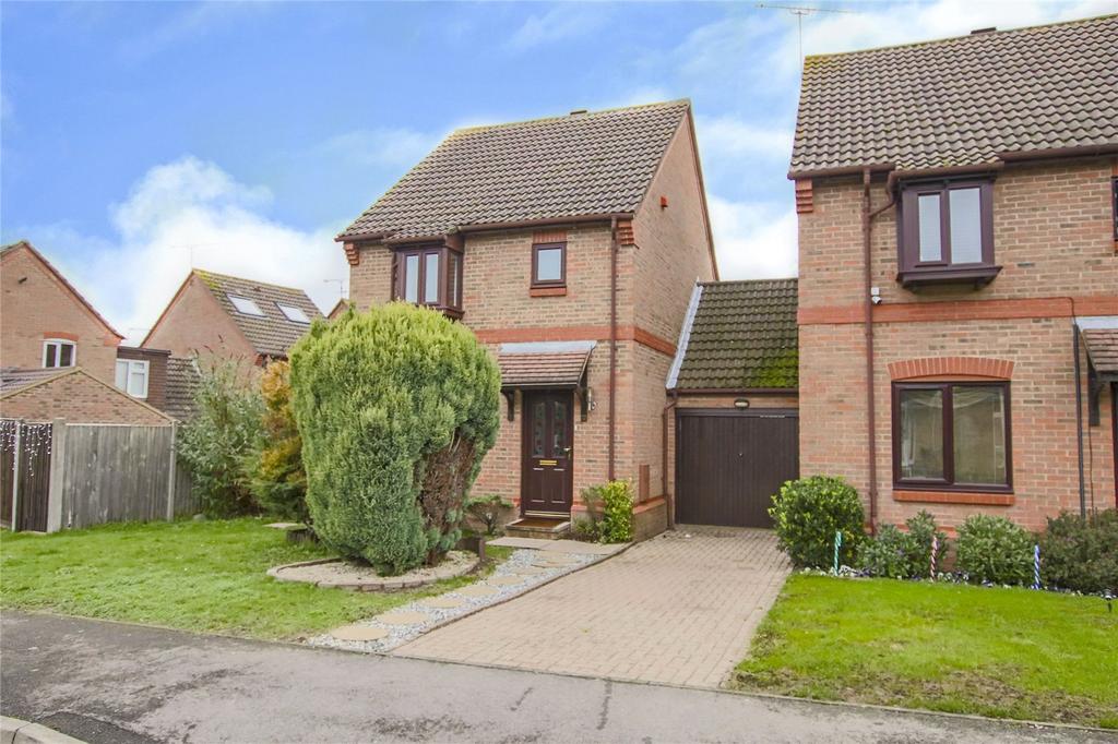 Carnation Drive, Winkfield Row, Bracknell, RG42 3 bed link detached house £450,000
