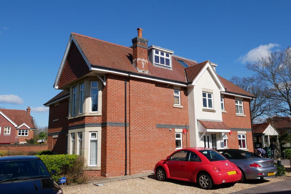 CHALFORD GRANGE, FAREHAM 2 bed apartment £215,000